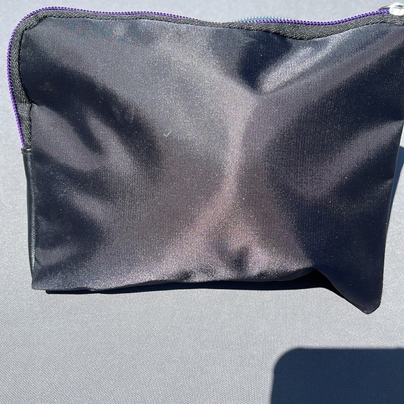 COPY - Tumi cosmetic couch, new without tags - Picture 3 of 6